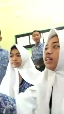 jilbab digrepe 1 kelas