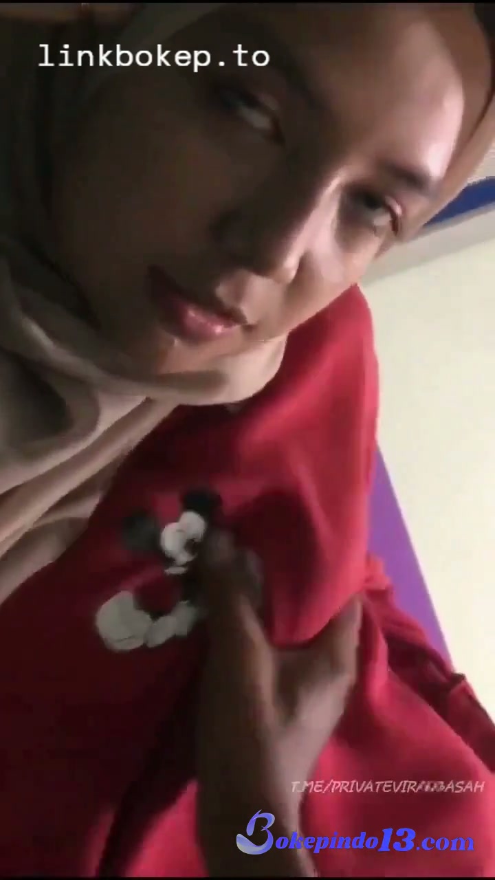 Hijab baju merah merem melek di ewe menggeliat