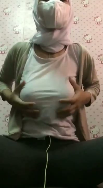 44 Uwet uwet susu pas masih makai pakaian terus Goyang susu terbuka ala BEBBY SHINTA.mp4