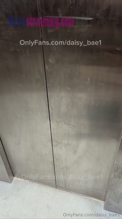 Daisy Bae Nungging Kena Entot di Tangga.mp4