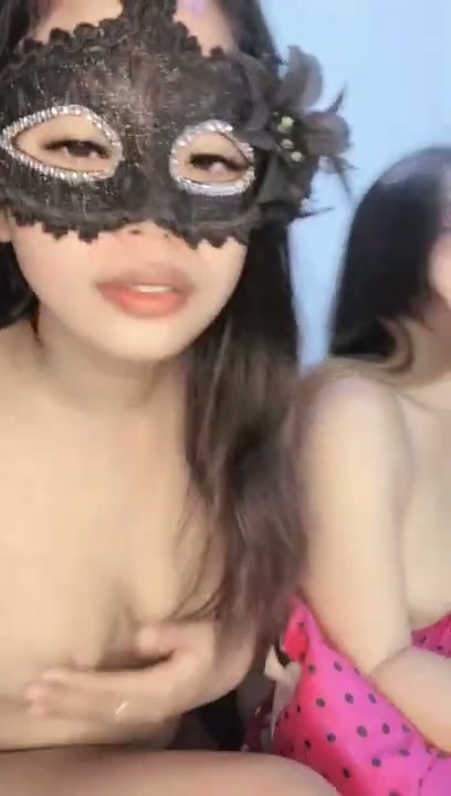 Zahra Papaya Live ID 1083415 Saling Pamer Toket With Bestie