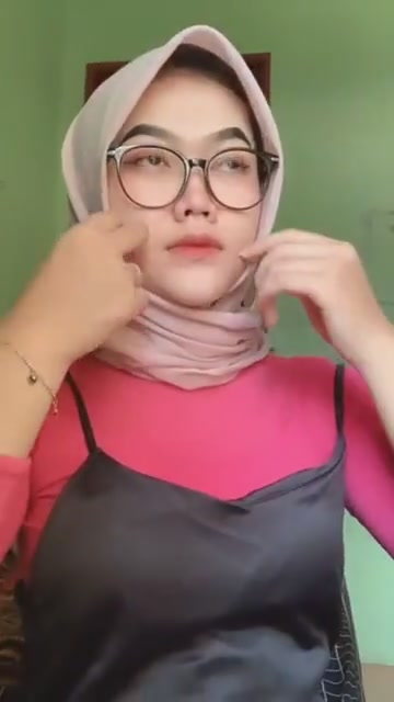 Jilbab kacamata ngewe.mp4