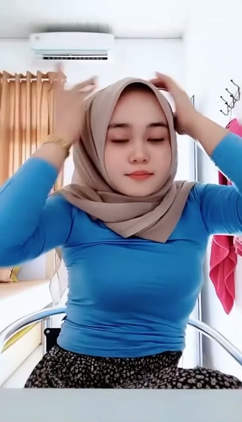 Indah Hijab Melon Mentul Lagi Ngobrol Santuy - DoodStream