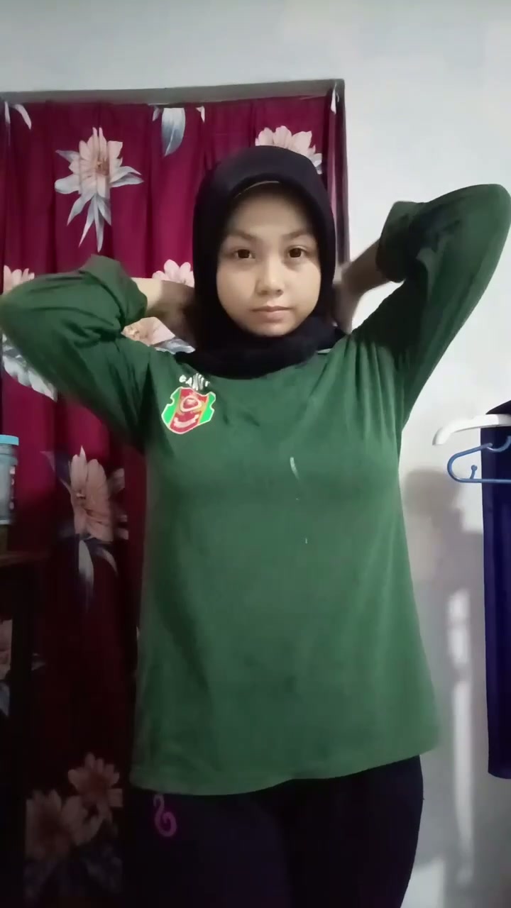 Dede hijab tobrut baju ijo.mp4