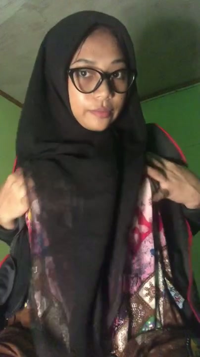 Bokep Hijab Sarah.mp4
