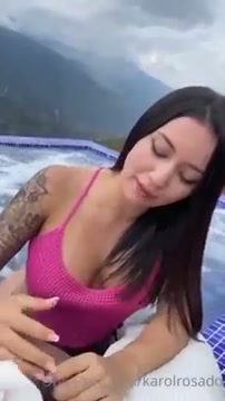 KAROL ROSADO - Swimmingpool 2.mp4