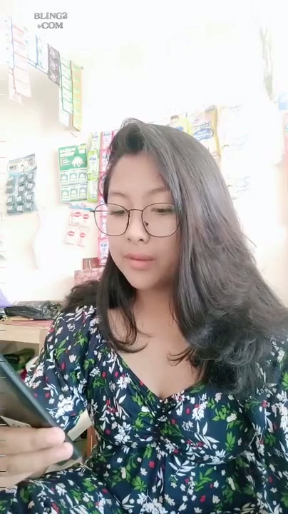 Jaga Warung Sambil Live Omek Keenakan - ToketBagus.com