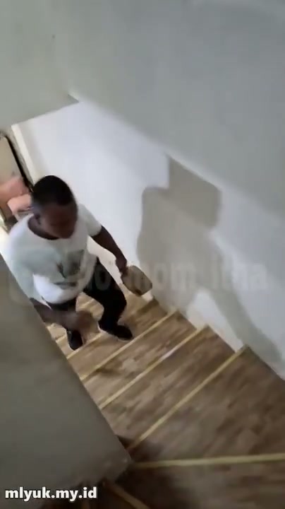 Preman Ambon mau malak malak dikasih memek ama nih mami itha