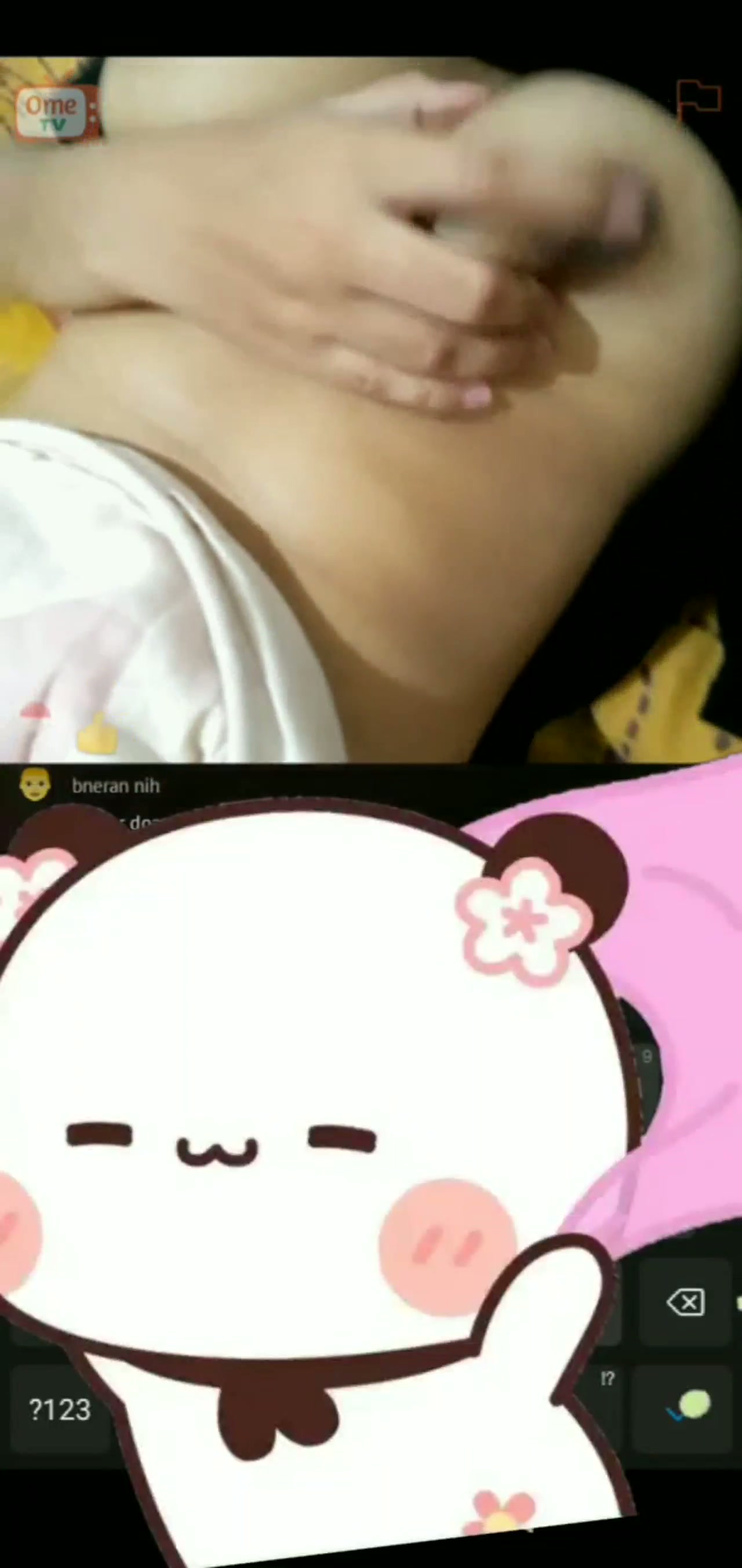 Omeetv pamer memek basah berbulu