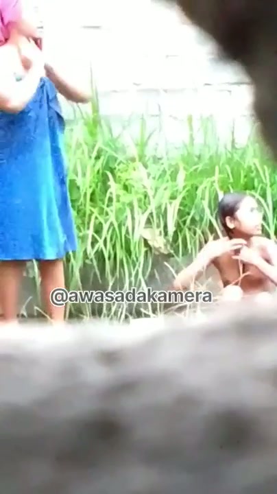 RARE VIDEO NGINTIP WANITA MANDI DI SUNGAI - DoodStream