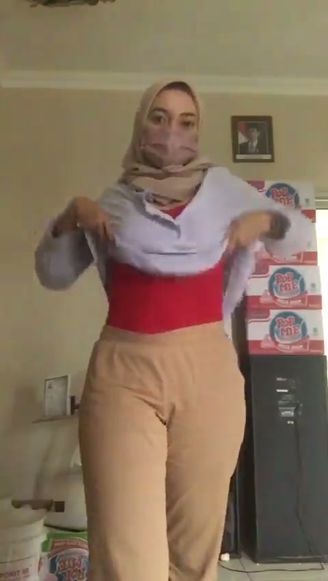 Hijab sponsor popmie