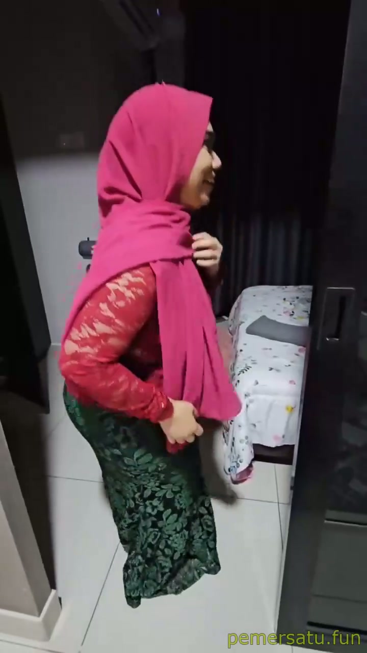 PEMERSATU.FUN - kompilasi hijab kebaya merah mulus selingkuh diewe.mp4