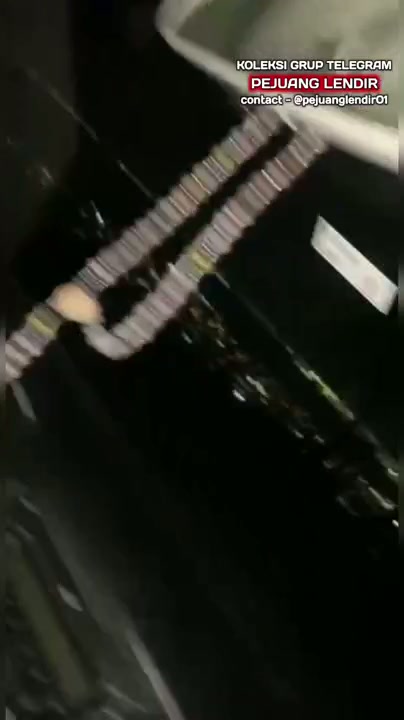 sepongin punya ayang di mobil sampe crot.mp4