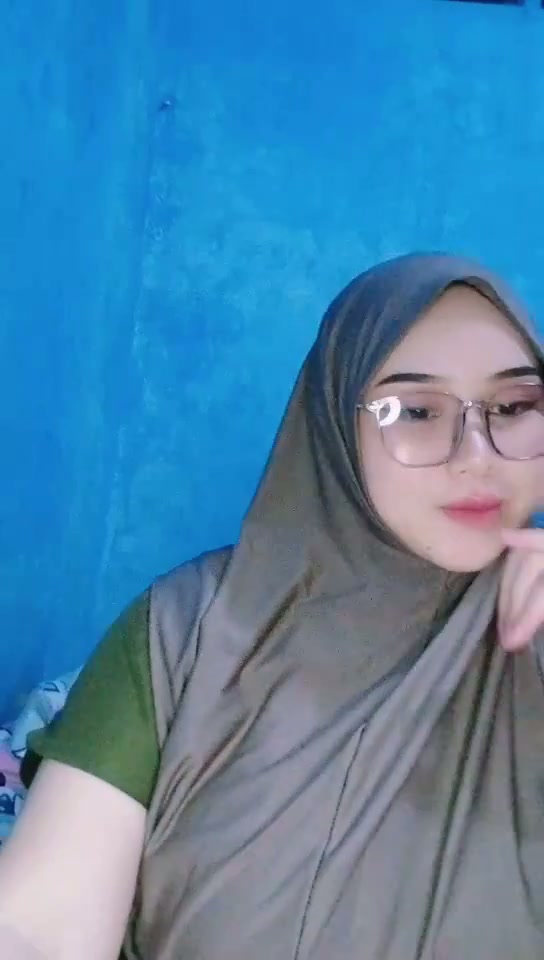 Jilbab BUMIL malah veceesan di kamar.mp4