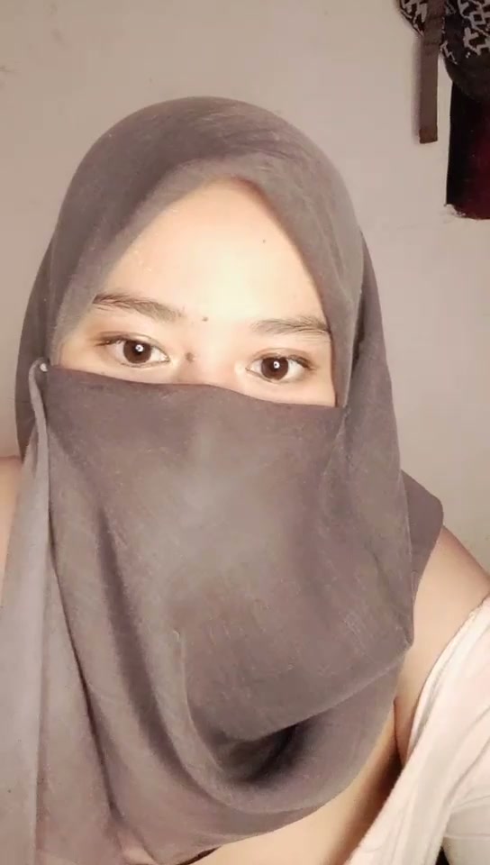 Abg jilbab mulus kulit halus memek mulus colmek mp4 89 - PoopHD.mp4