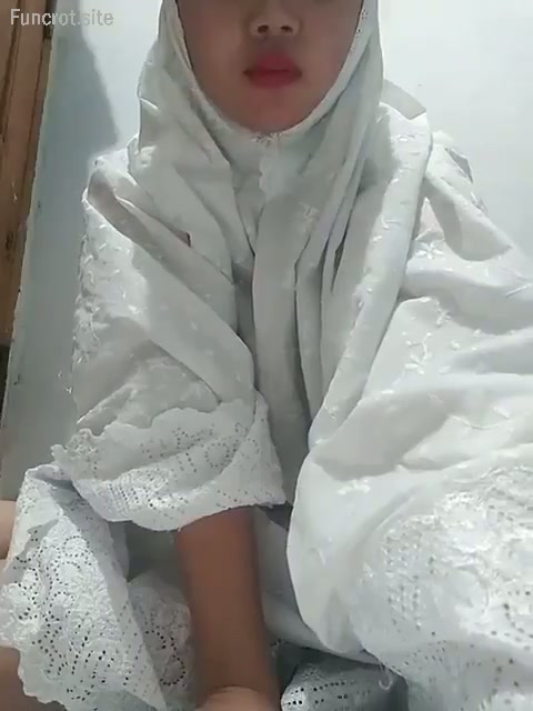Hijab Mukenah Pamer Tubuh Mulus Bokep Hijab Ukhti Jilbab Viral - PoopHD - PoopHD.mp4