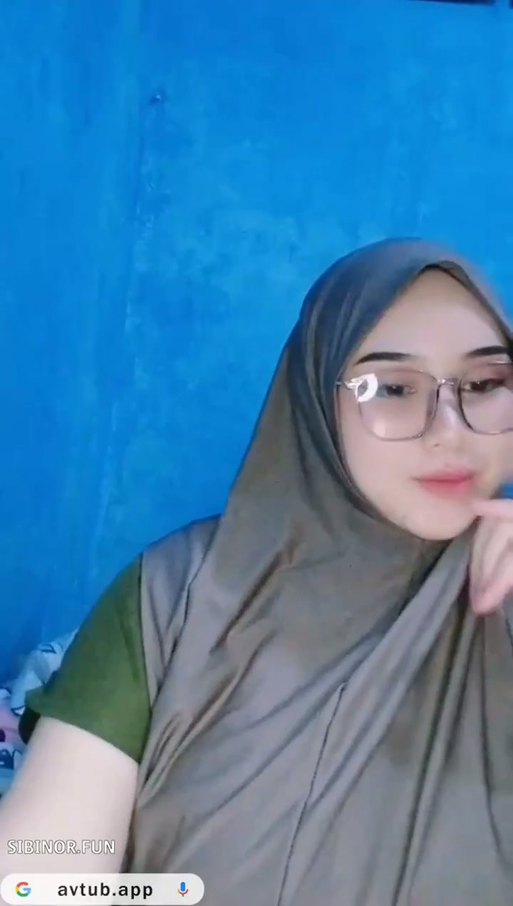 MILF Semok Hijabers Pertama Kali Live Sange Barbar.mp4