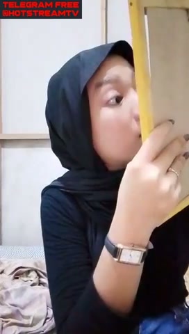 Ukhti jilbab item polos, mau aja ngwwe direkam cownya