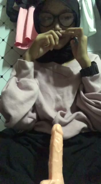 Hijab Kacamata Cute 06.mp4