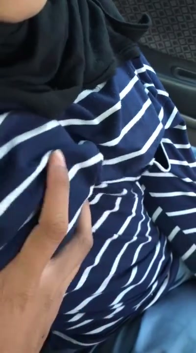 Ukthi ke nafsuan di mobil - PoopHD.mp4