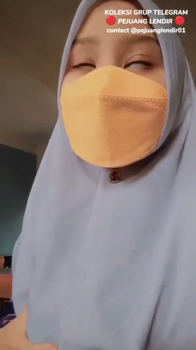 Ibu guru hijab polos belajar nakal VCS di ruangan kelas