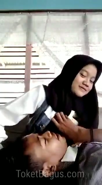 ABG hijab viral kasih pacar nenen susu.mp4