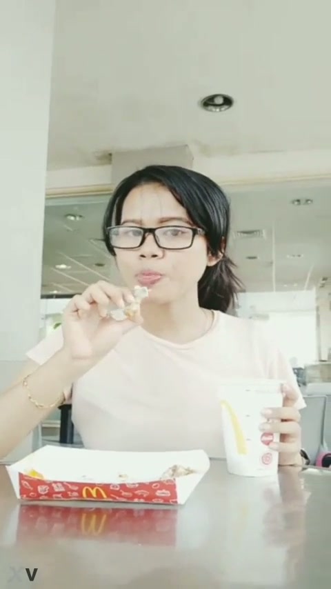 Siskaeee Exib di MCD - DoodStream