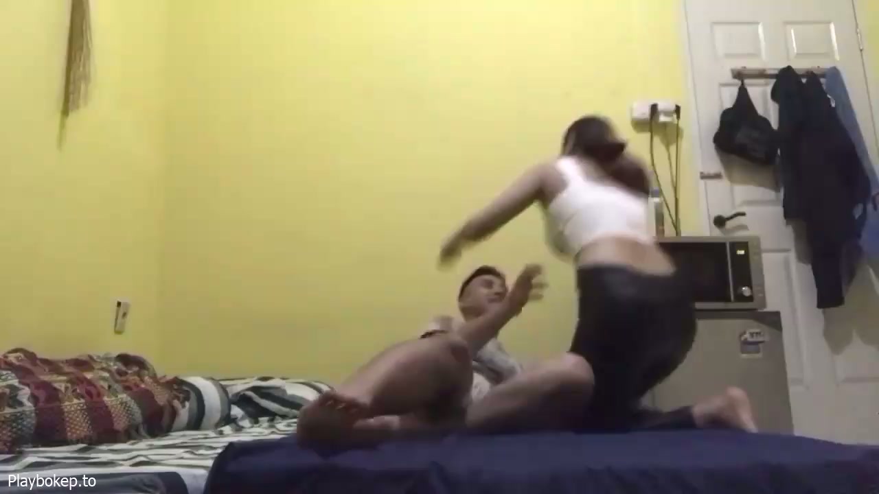 Mumpung Kosan Sepi Ngajakin Pacar ngewe