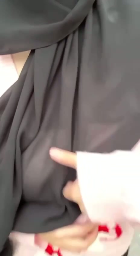 Hijab barbar eksib diluar rumah