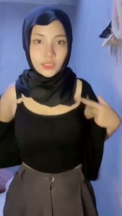Chella dini hijab hitam mau colmek.mp4