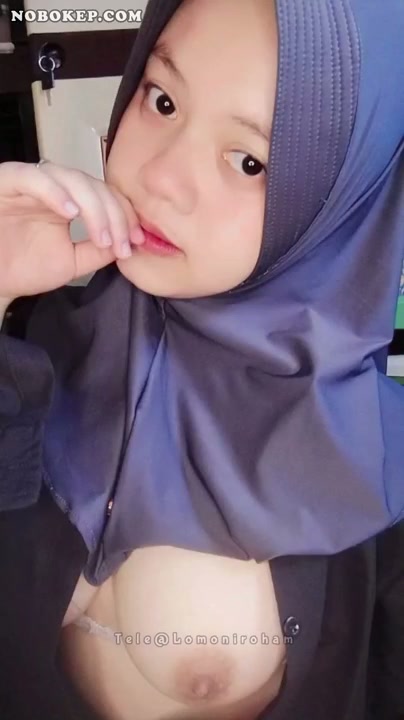 Fitri Hijab Cantik Pamer Boba - (4).mp4