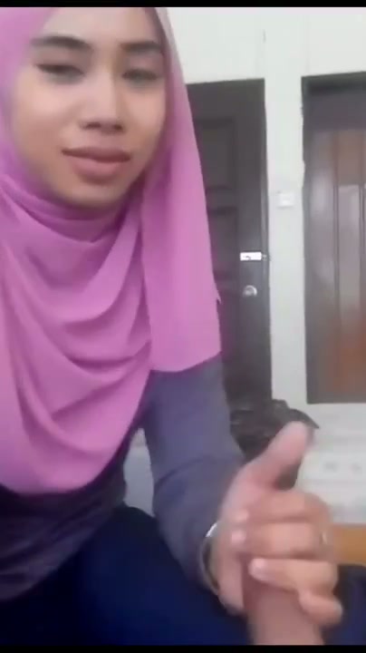 Hijab Binor Keenakan Dikasih Kontol Gede.mp4