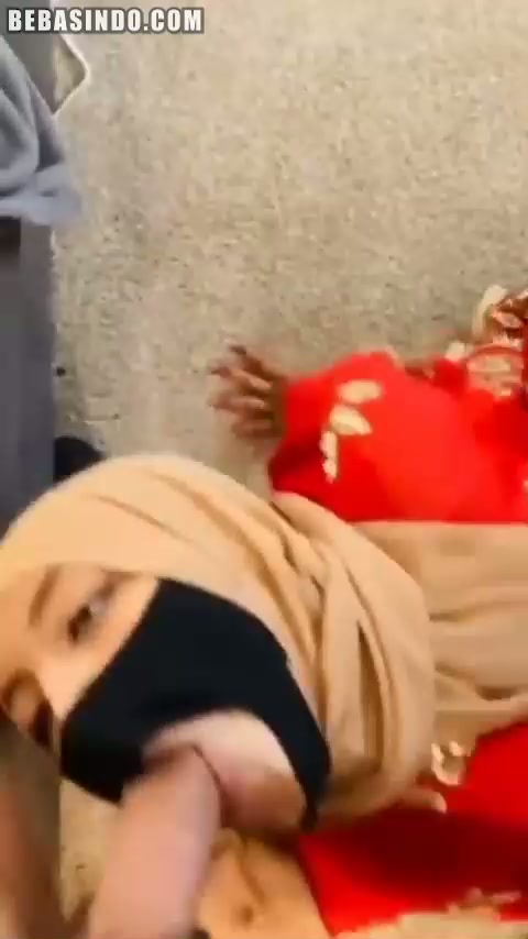 1117-Bokep-Indo-Pembantu-Hijab-Nyepong-Majikan-Pemuas-Nafsu.mp4