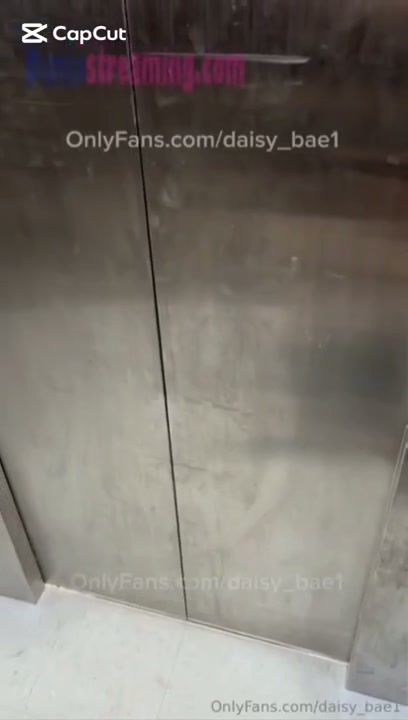 Pacar jilbab mlus di entot dari blakang