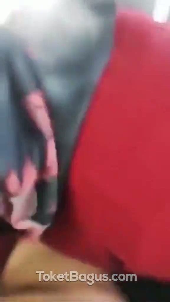 JILBAB LAGI DI GRABCAR MALAH NYEPONG