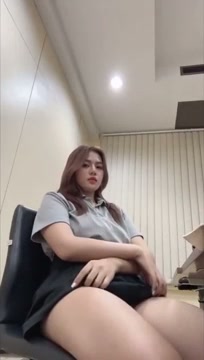 Staf kantor gabut pamer memek (360).mp4