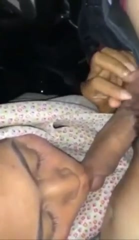 Ngewe abg jilbab di mobil malam hari.mp4