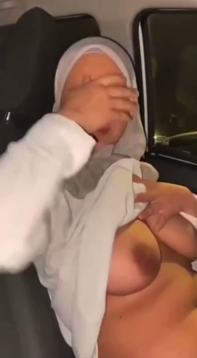 Jilbab tobrud main dimobil udah seneng banget.mp4