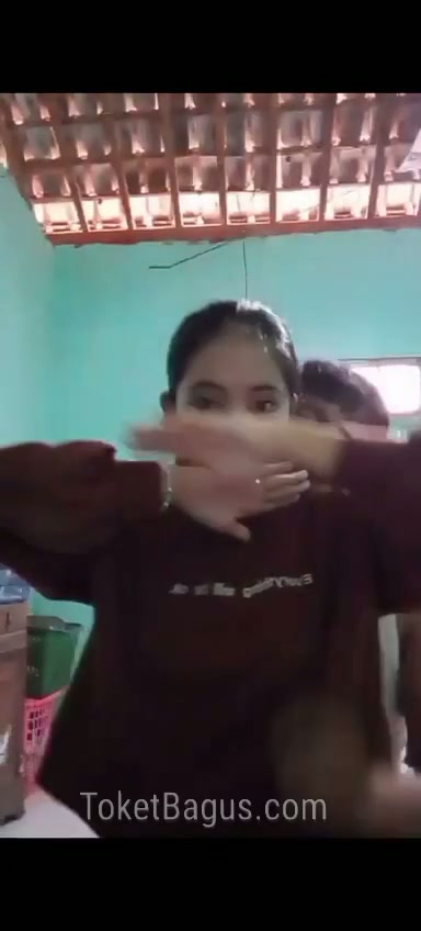 Kakak adek ngewe saat rumah sepi.mp4