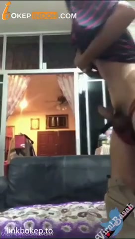 Jilbab Nekat Ngewe Di Ruang Tamu - DoodStream.mp4