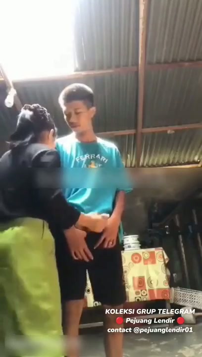 GENJOT ADIK SEPUPU DI DAPUR