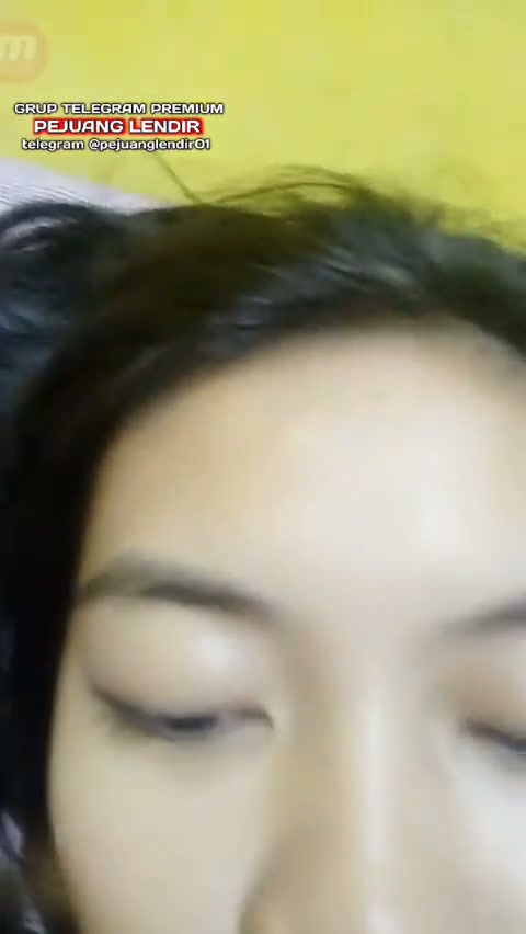 Mamah muda umur 17 tahun Live peras susu