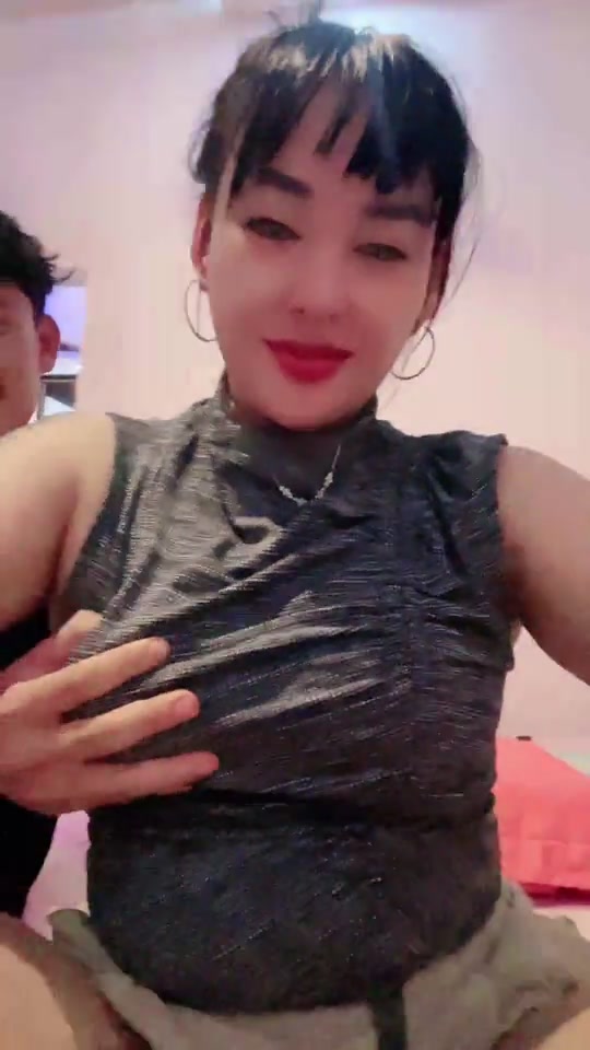 Tante Kina : gw jangan lu suruh minum mulu cill.. Gw mbok lu yang keenakan dapetin mkiw gw