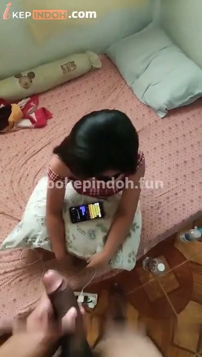 Adik Ketagihan Kontol Bengkok Punya Om