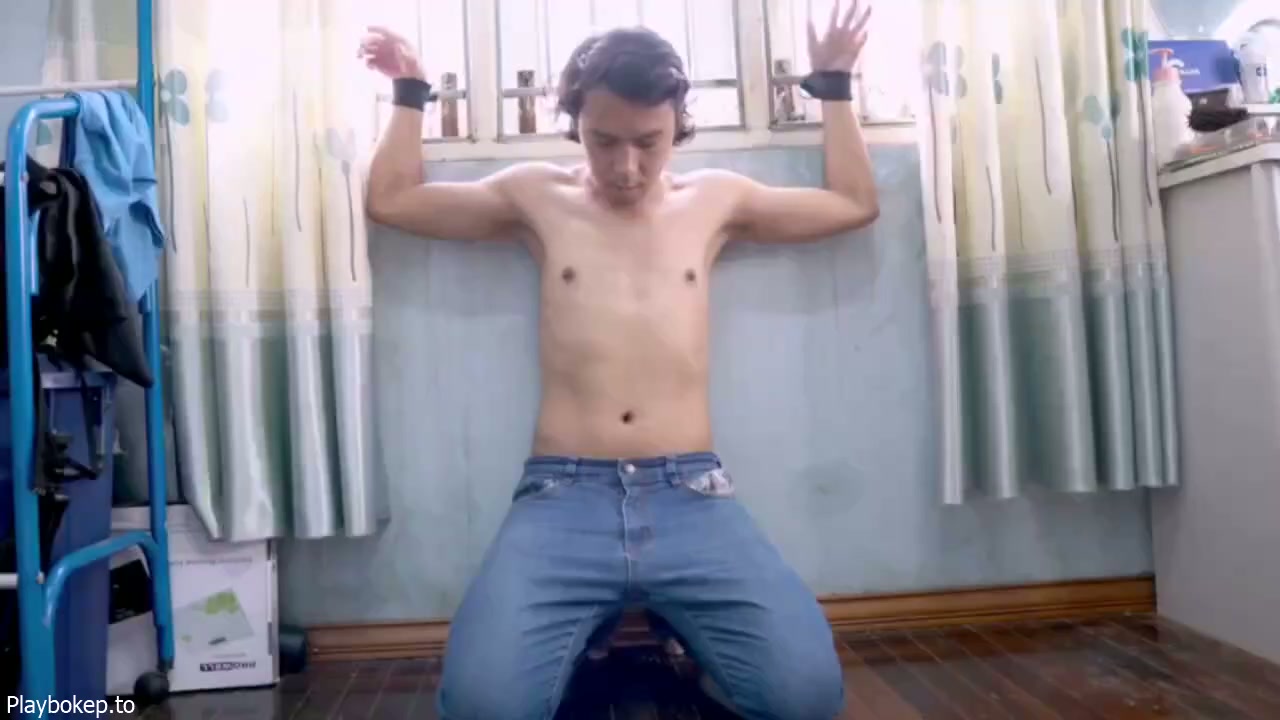 Bdsm ceweknya suka nyiksa cowoknya.mp4