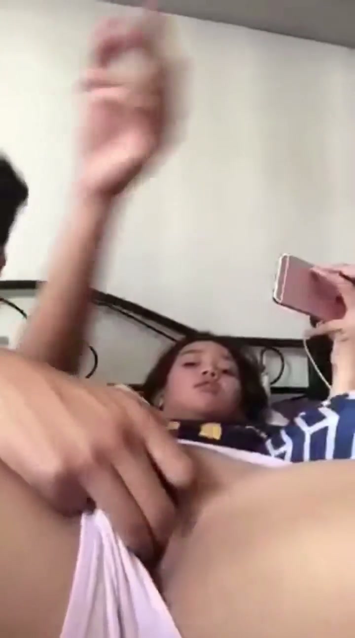 Indo- Adik Kakak saat rumah sepi