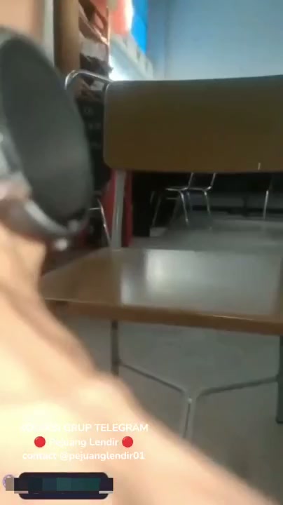 guru olahraga dan murid dikelas