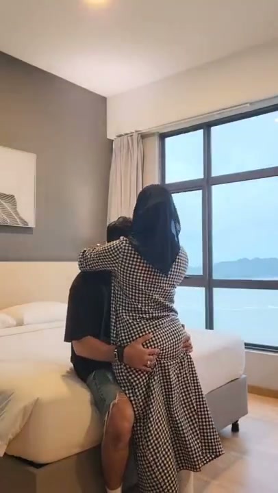 Bella Jilbab selingkuh ngentot pake kondom