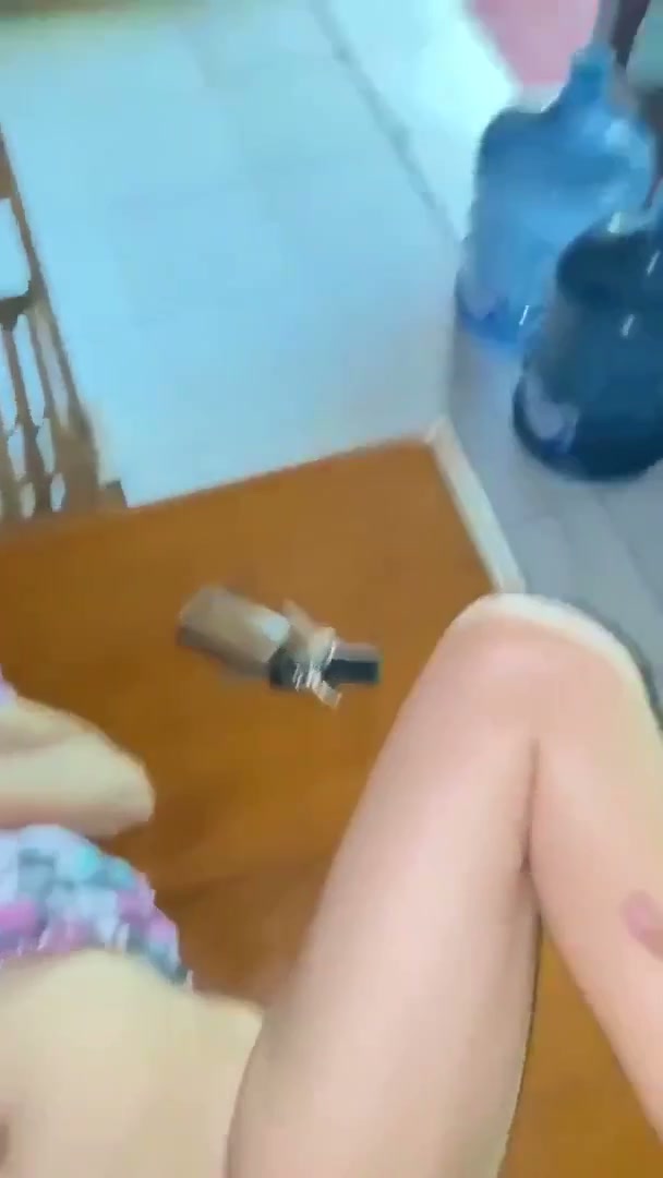 Ngew3 an4k tetangga manis mu1us siang2 pas ortunya kerja