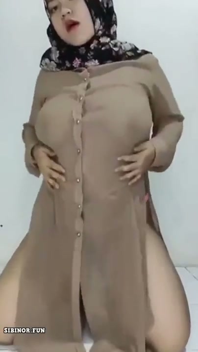 Mbak Nindi Jilbab Bunga Hitam Minta di Review Nih.mp4